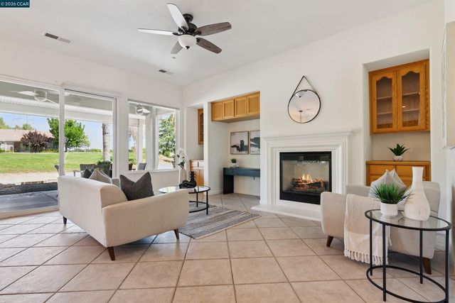 595 Pomona Dr, Brentwood, CA 94513