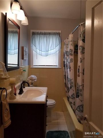 26 4th Street, Hamden, CT 06514
