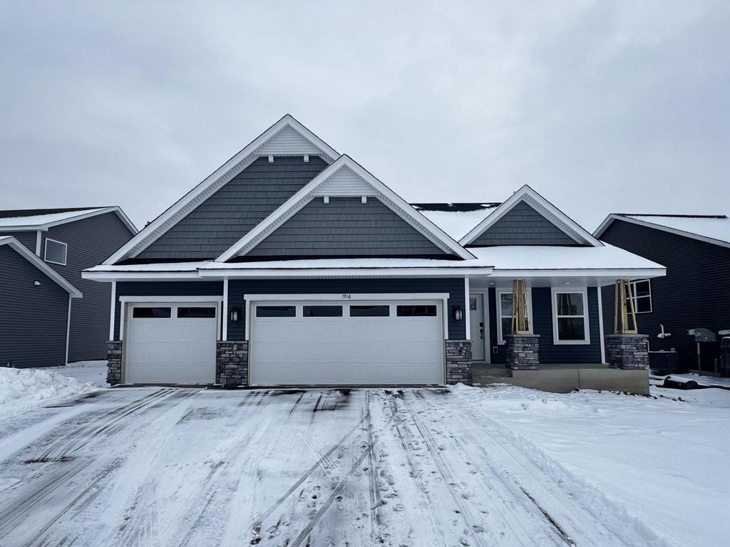 1916 Ironwood Drive, Carver, MN 55315