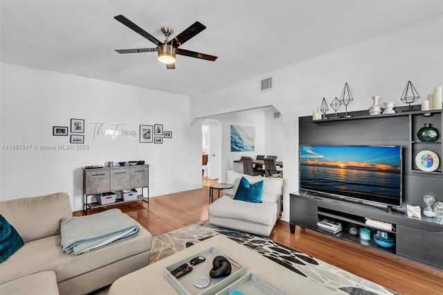 836 W 40th St 1, Miami Beach, FL 33140