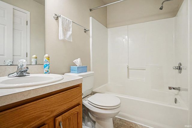 4438 Field Gate Drive, South Bend, IN 46628