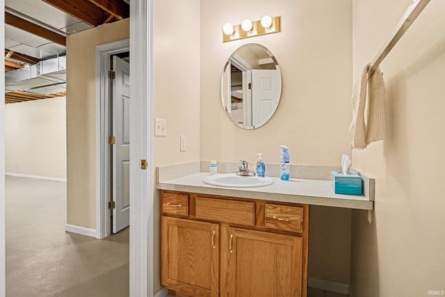 4438 Field Gate Drive, South Bend, IN 46628