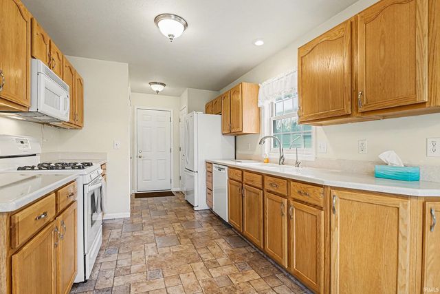 4438 Field Gate Drive, South Bend, IN 46628