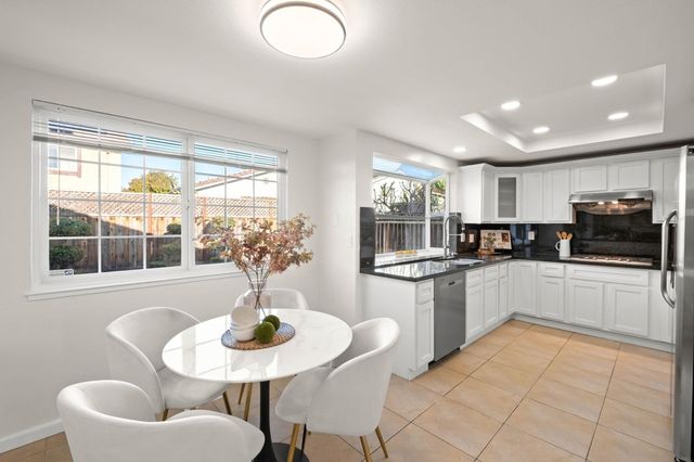 35686 Chaplin Dr, Fremont, CA 94536