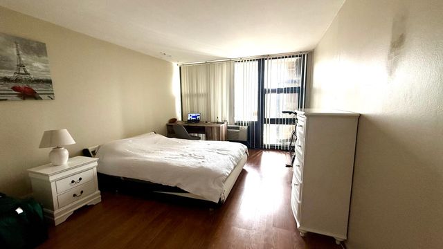 2605 S Indiana Avenue 1008, Chicago, IL 60616