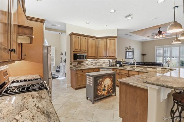 3033 N Caves Valley Path, Lecanto, FL 34461
