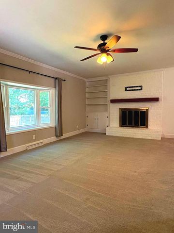 4 PATRICK HENRY ST, Fredericksburg, VA 22405