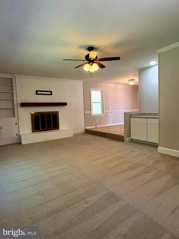4 PATRICK HENRY ST, Fredericksburg, VA 22405