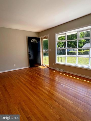 4 PATRICK HENRY ST, Fredericksburg, VA 22405