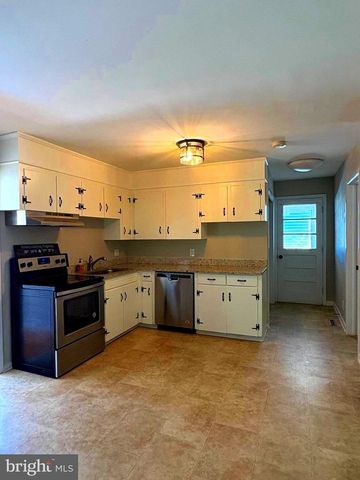 4 PATRICK HENRY ST, Fredericksburg, VA 22405