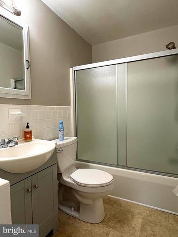 4 PATRICK HENRY ST, Fredericksburg, VA 22405
