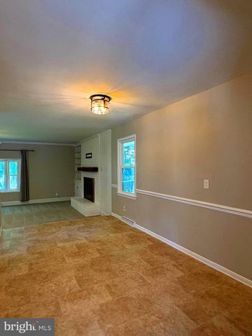 4 PATRICK HENRY ST, Fredericksburg, VA 22405