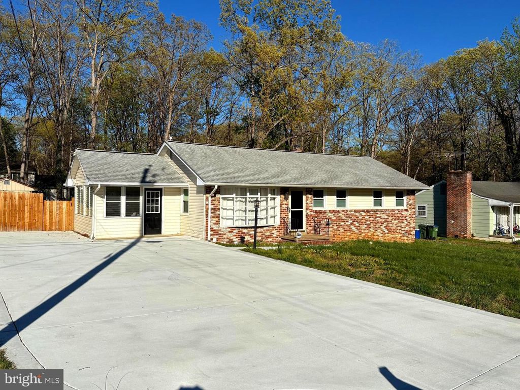 4 PATRICK HENRY ST, Fredericksburg, VA 22405