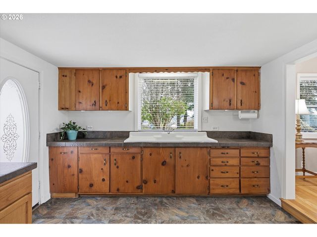 4976 Ne K Ave, Neotsu, OR 97364