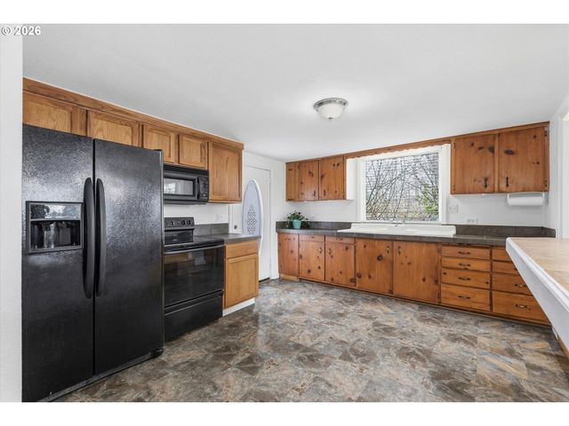 4976 Ne K Ave, Neotsu, OR 97364