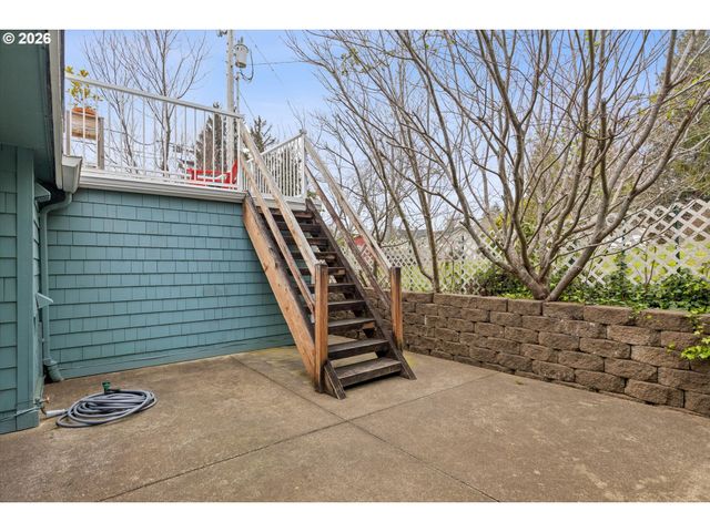 4976 Ne K Ave, Neotsu, OR 97364