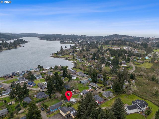 4976 Ne K Ave, Neotsu, OR 97364