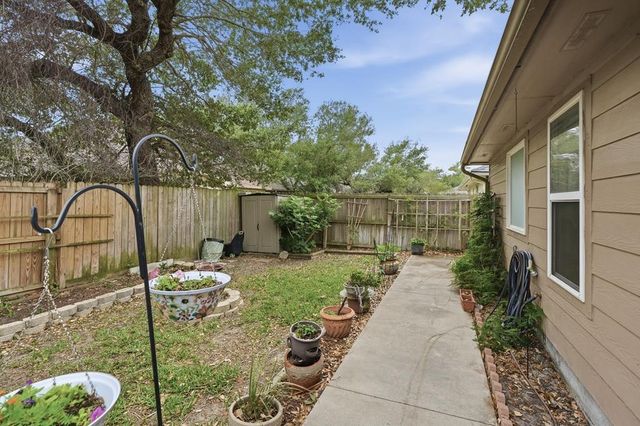 107 Georgian Oaks, Rockport, TX 78382