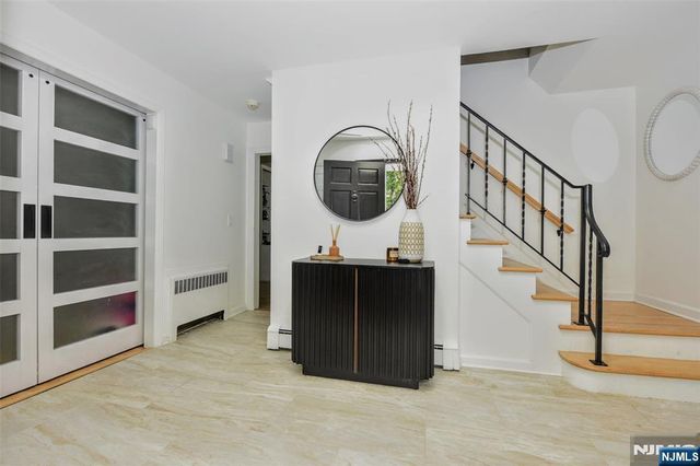 388 Carriage Lane, Wyckoff, NJ 07481
