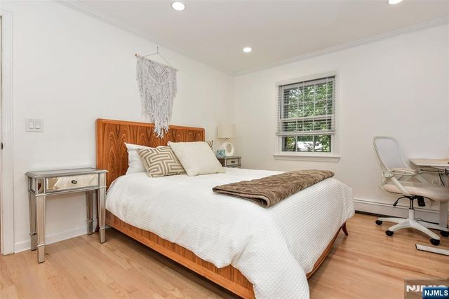 388 Carriage Lane, Wyckoff, NJ 07481