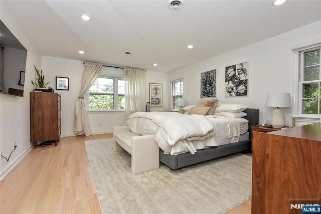 388 Carriage Lane, Wyckoff, NJ 07481