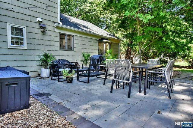 388 Carriage Lane, Wyckoff, NJ 07481