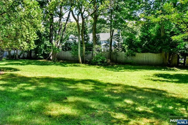 388 Carriage Lane, Wyckoff, NJ 07481