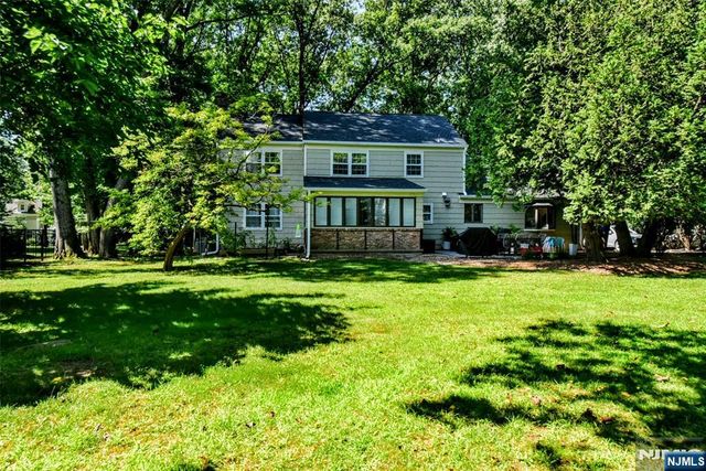 388 Carriage Lane, Wyckoff, NJ 07481