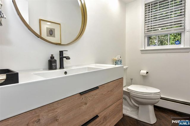 388 Carriage Lane, Wyckoff, NJ 07481