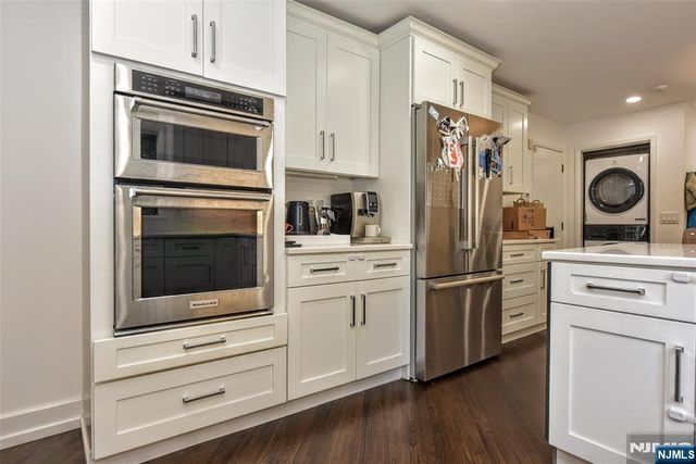 388 Carriage Lane, Wyckoff, NJ 07481