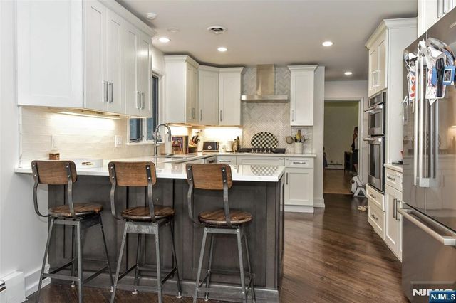 388 Carriage Lane, Wyckoff, NJ 07481