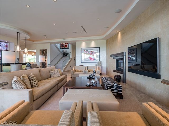 28 Painted Feather Way, Las Vegas, NV 89135