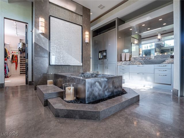 28 Painted Feather Way, Las Vegas, NV 89135