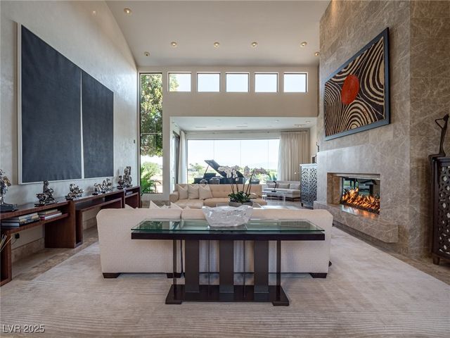 28 Painted Feather Way, Las Vegas, NV 89135