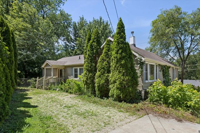 2532 Roberts Street, Bettendorf, IA 52722