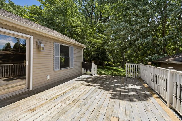 2532 Roberts Street, Bettendorf, IA 52722