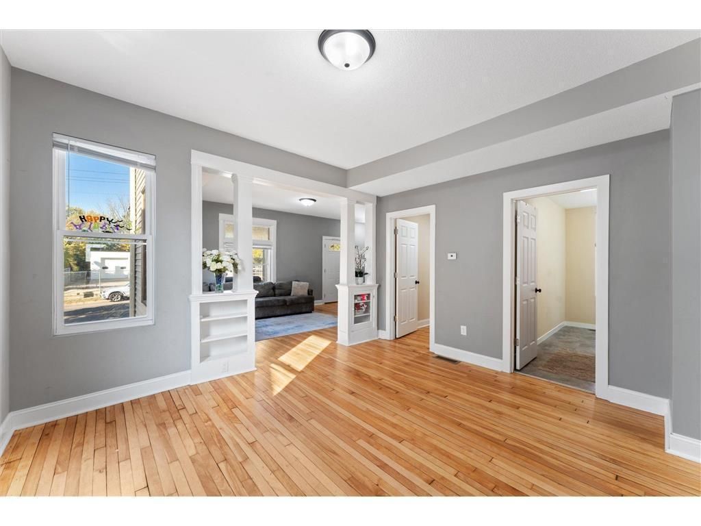 956 Western Avenue N, Saint Paul, MN 55117