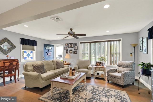41 W COLLEGE AVE, Wernersville, PA 19565