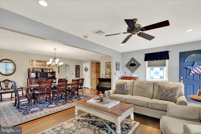 41 W COLLEGE AVE, Wernersville, PA 19565