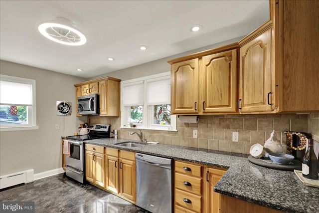 41 W COLLEGE AVE, Wernersville, PA 19565