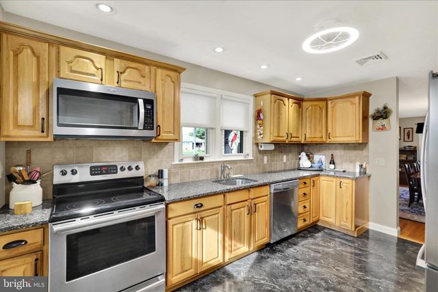 41 W COLLEGE AVE, Wernersville, PA 19565