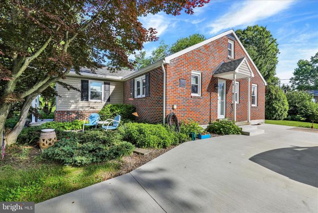 41 W COLLEGE AVE, Wernersville, PA 19565