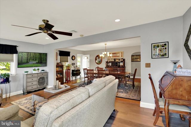 41 W COLLEGE AVE, Wernersville, PA 19565
