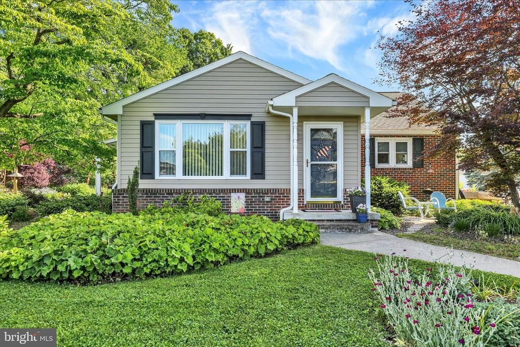 41 W COLLEGE AVE, Wernersville, PA 19565