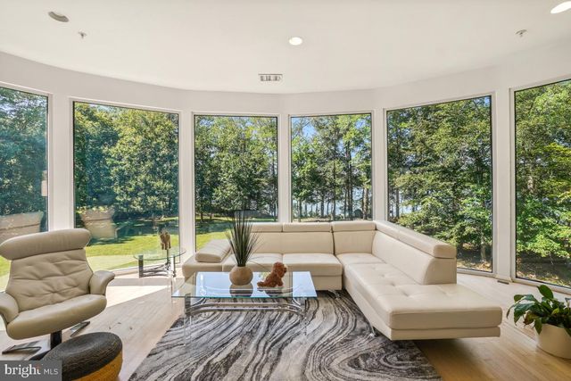 10 BATTERSEA LN, Fort Washington, MD 20744