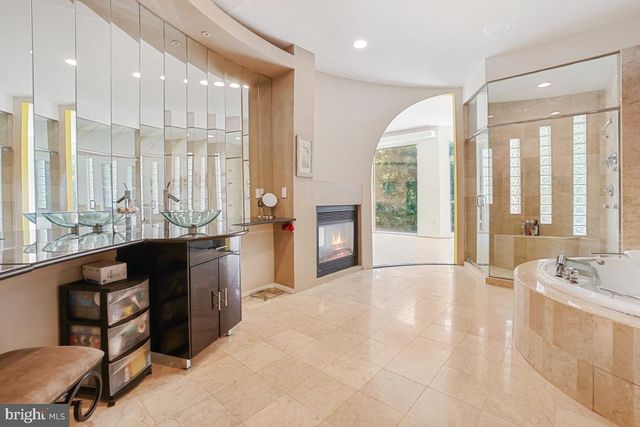 10 BATTERSEA LN, Fort Washington, MD 20744