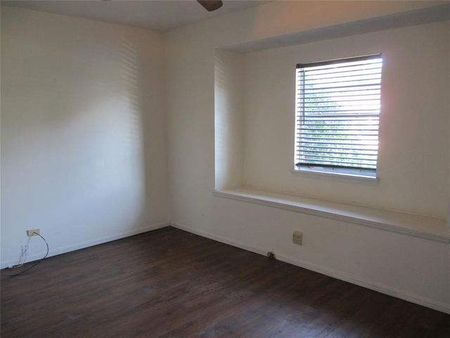1052 NW 7th Place, Oklahoma City, OK 73160