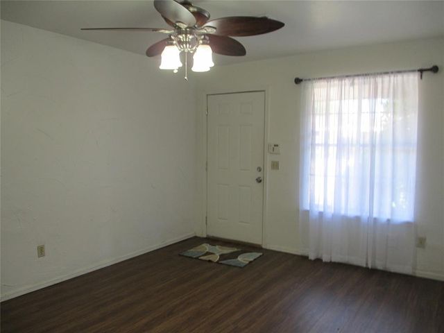 1052 NW 7th Place, Oklahoma City, OK 73160