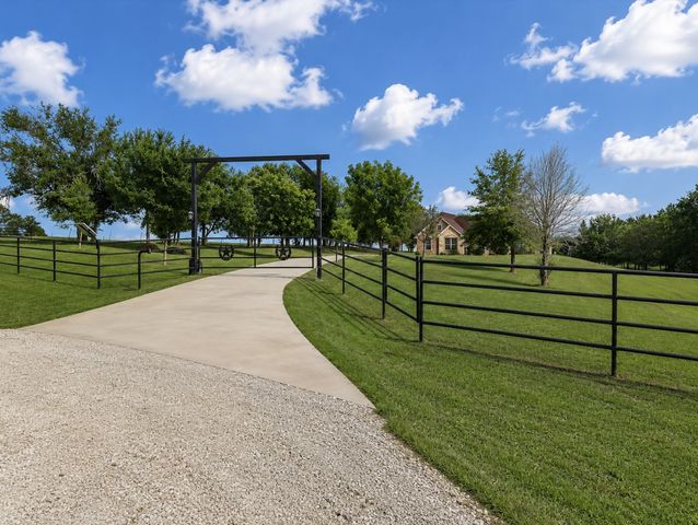 16900 County Road 706, Leonard, TX 75452