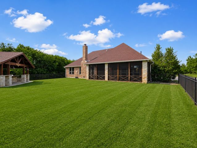 16900 County Road 706, Leonard, TX 75452